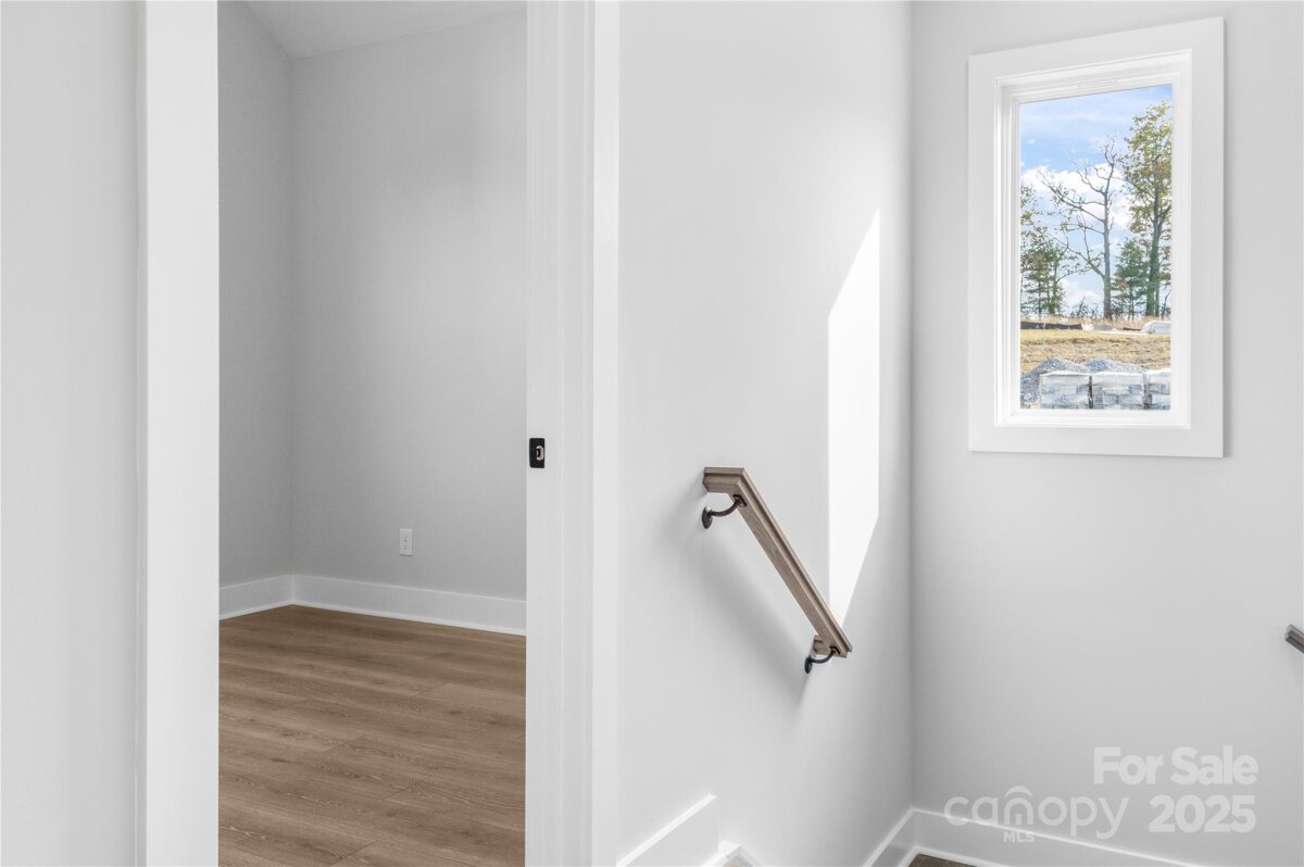 Weaverville 23 4254362w