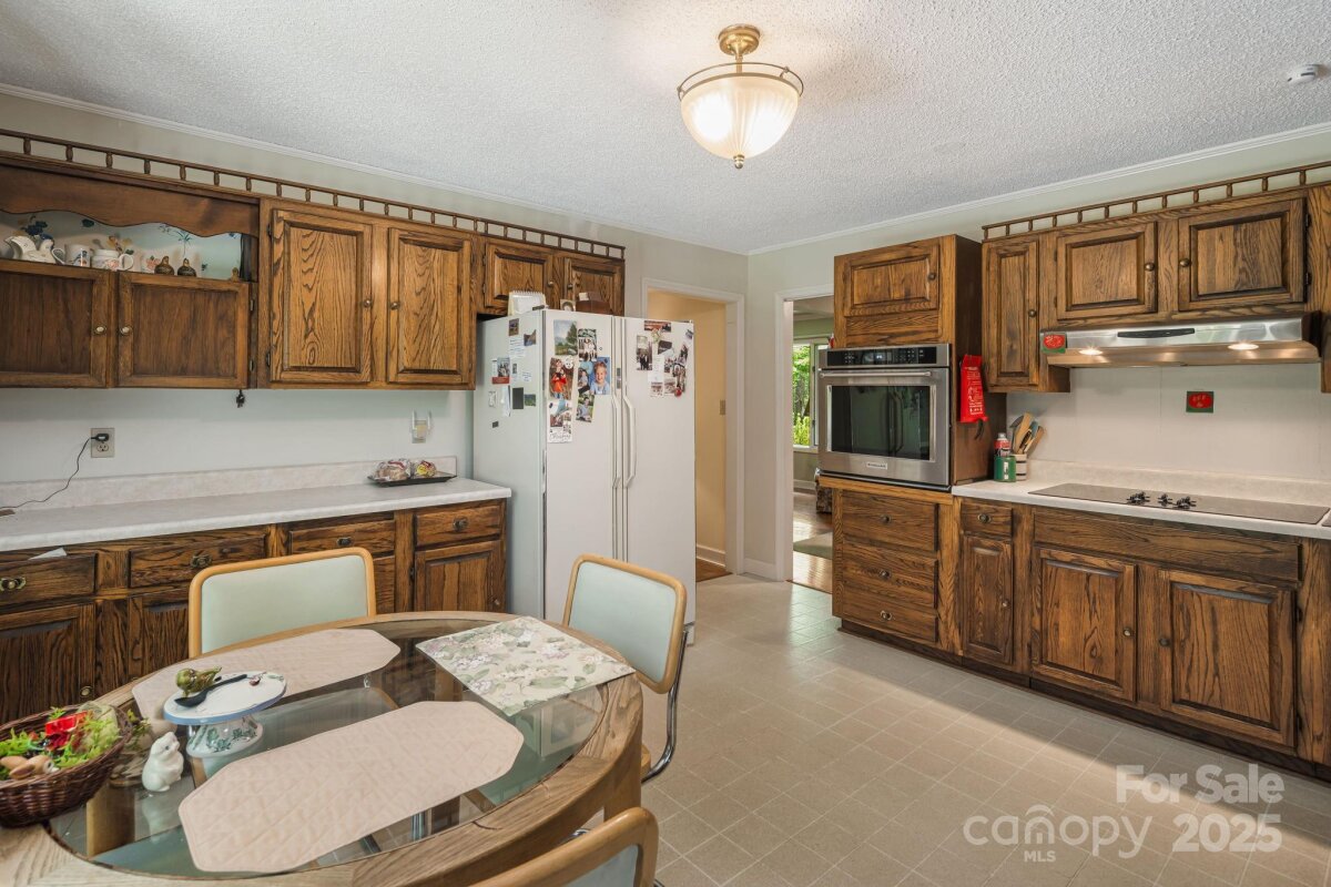 Avery Creek 13 4281049m