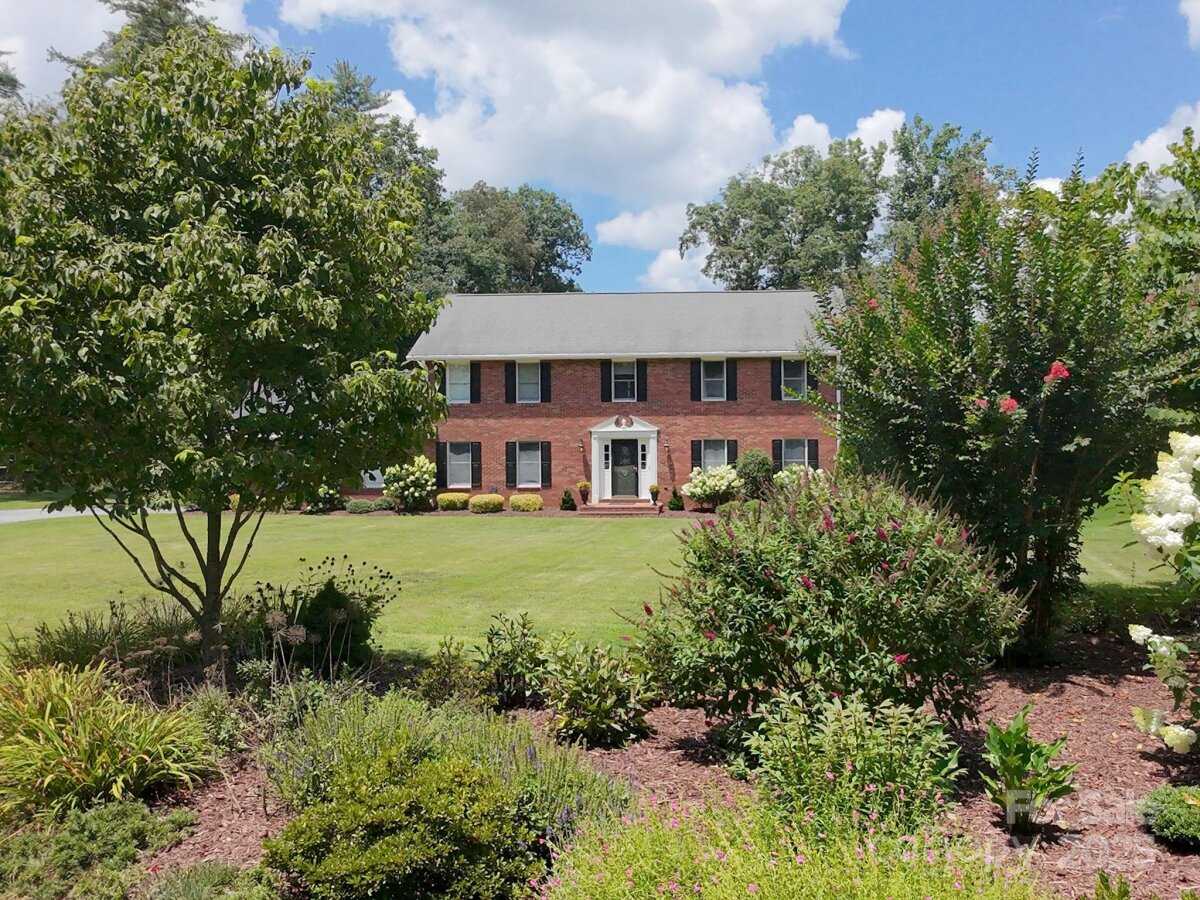 Hendersonville 4 4283171d