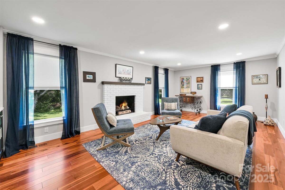 Hendersonville 5 4283171e