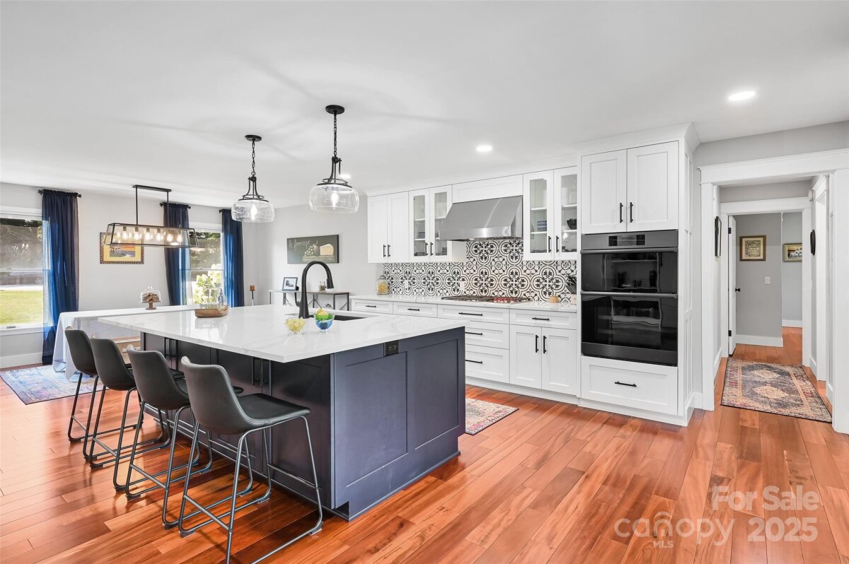 Hendersonville 10 4283171j