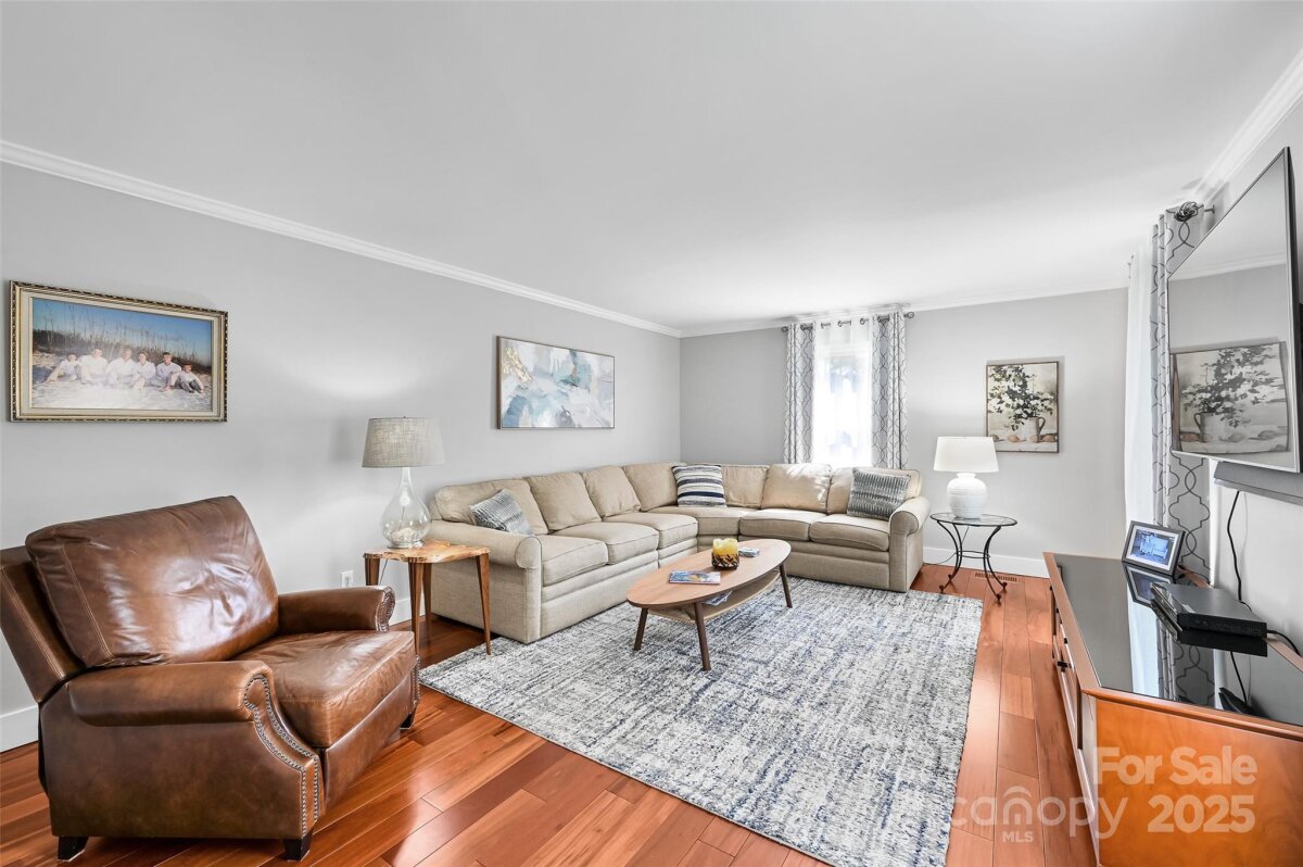 Hendersonville 19 4283171s