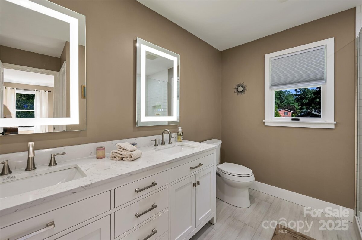 Hendersonville 26 4283171z