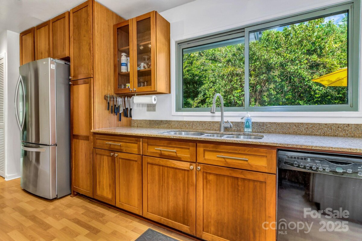 Avery Creek 16 4283962p