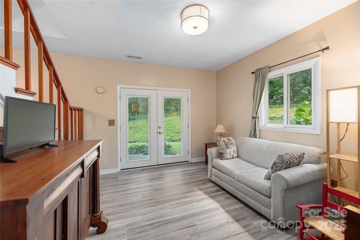 Avery Creek 15 4285866o