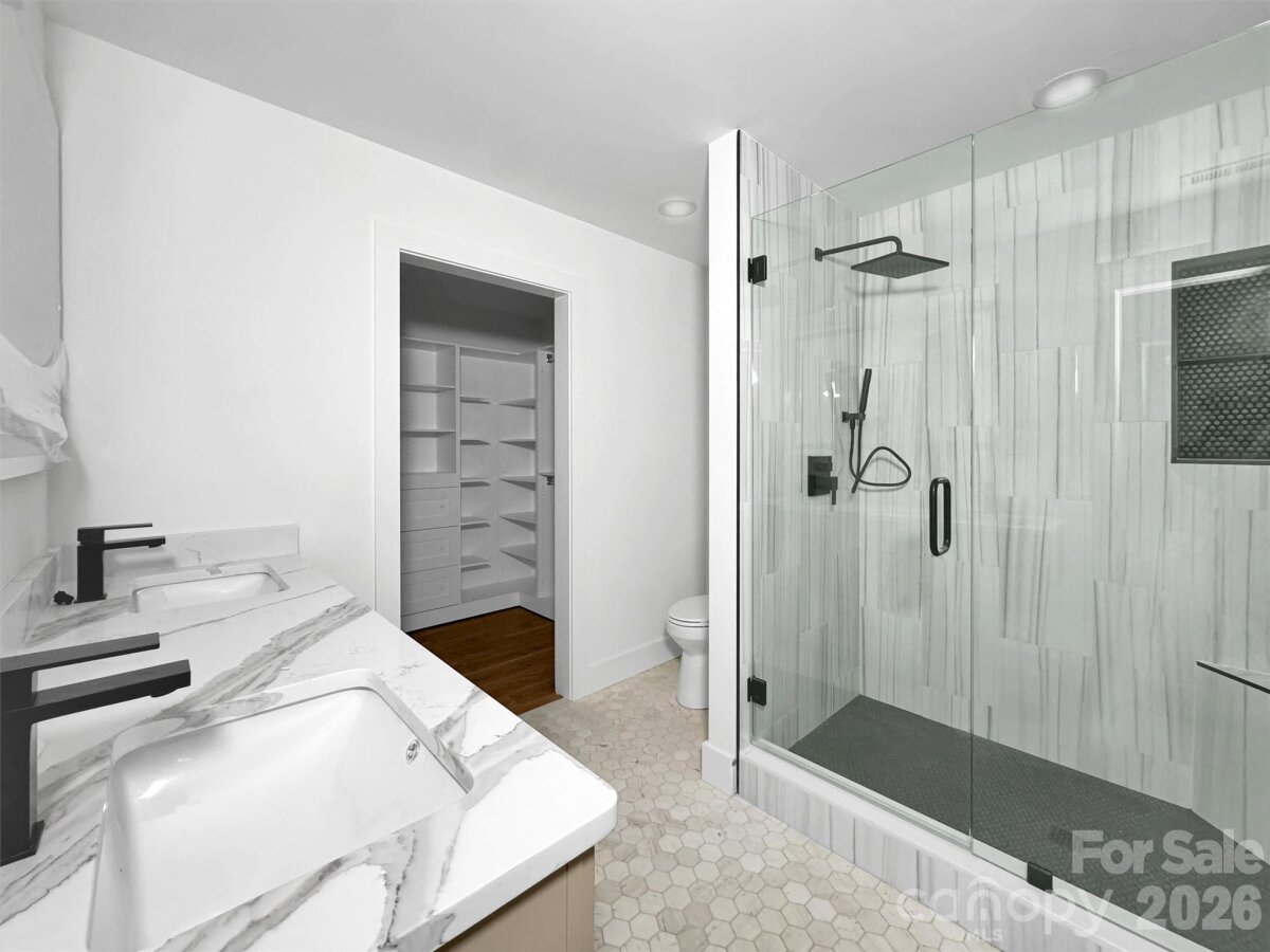 Waynesville 12 4287469l