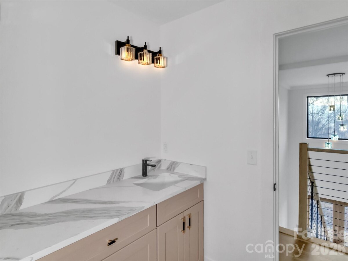 Waynesville 19 4287469s