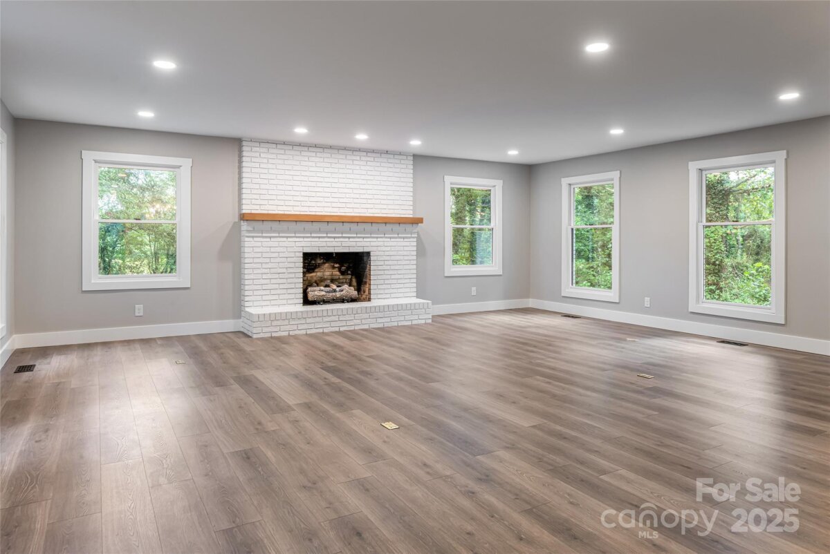 Hendersonville 7 4288122g