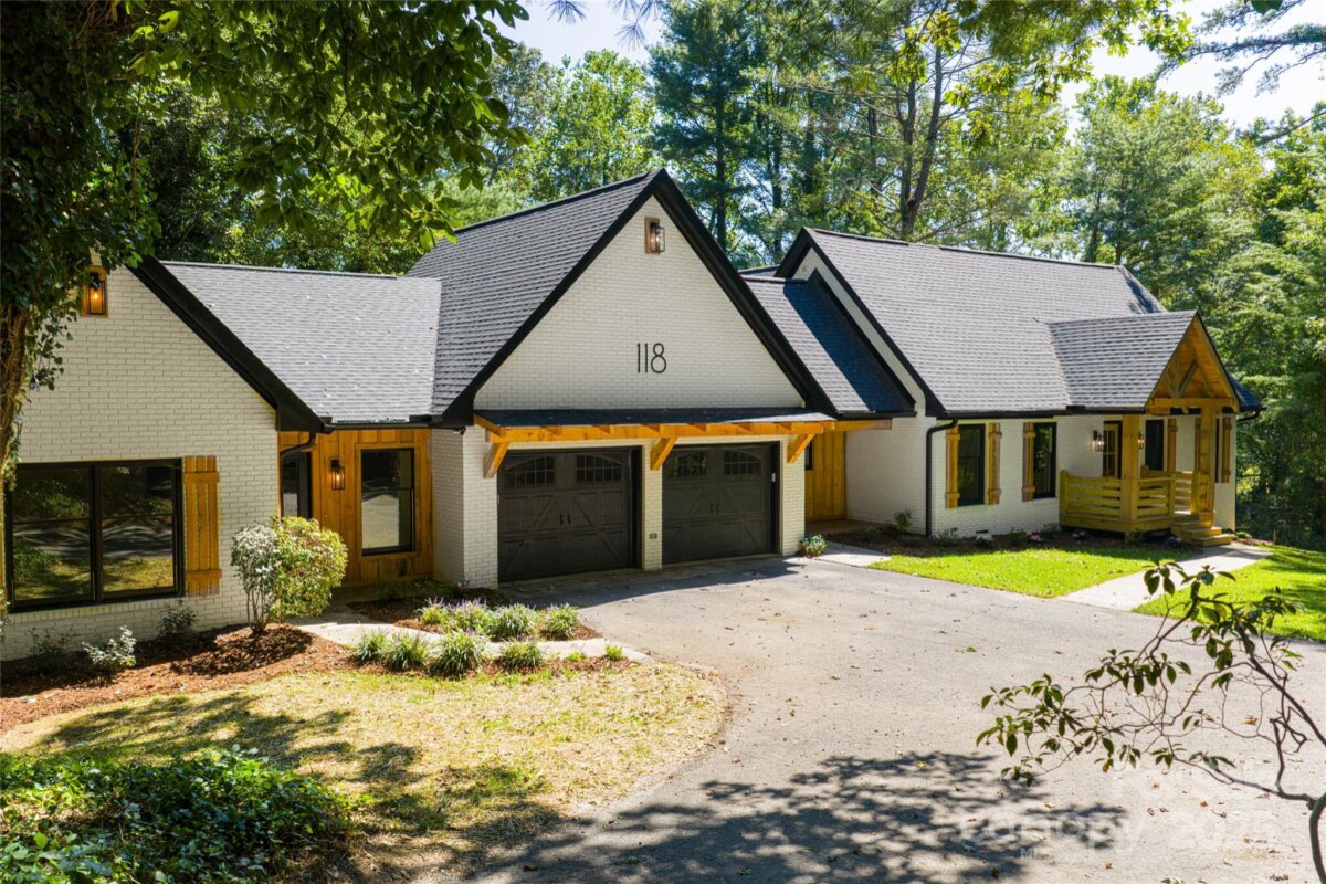 Hendersonville 8 4288122h