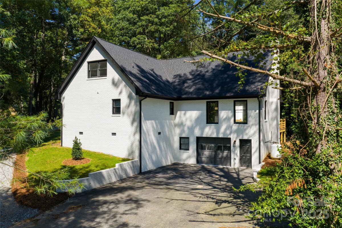 Hendersonville 10 4288122j