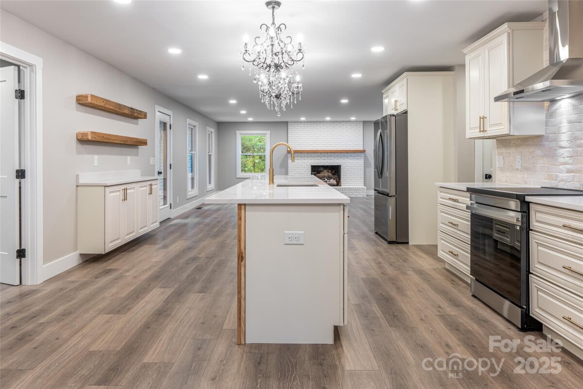 Hendersonville 13 4288122m