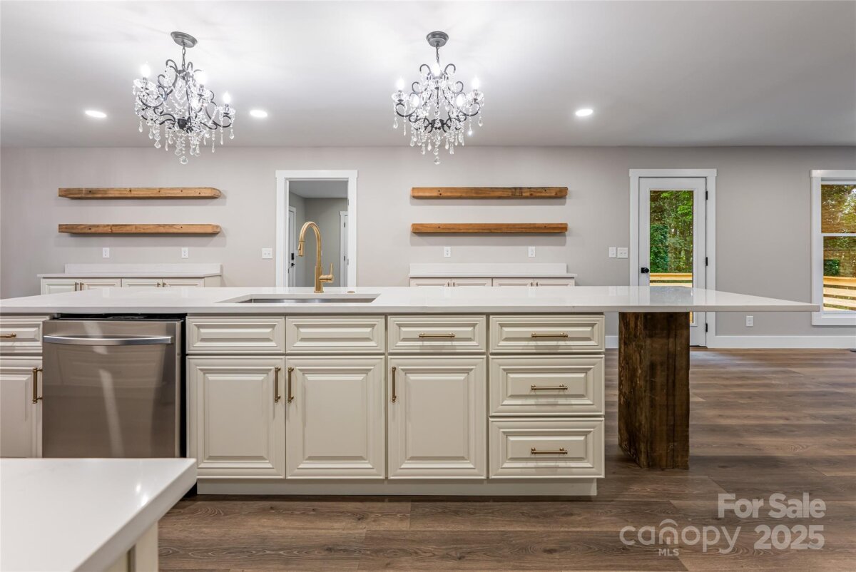 Hendersonville 14 4288122n