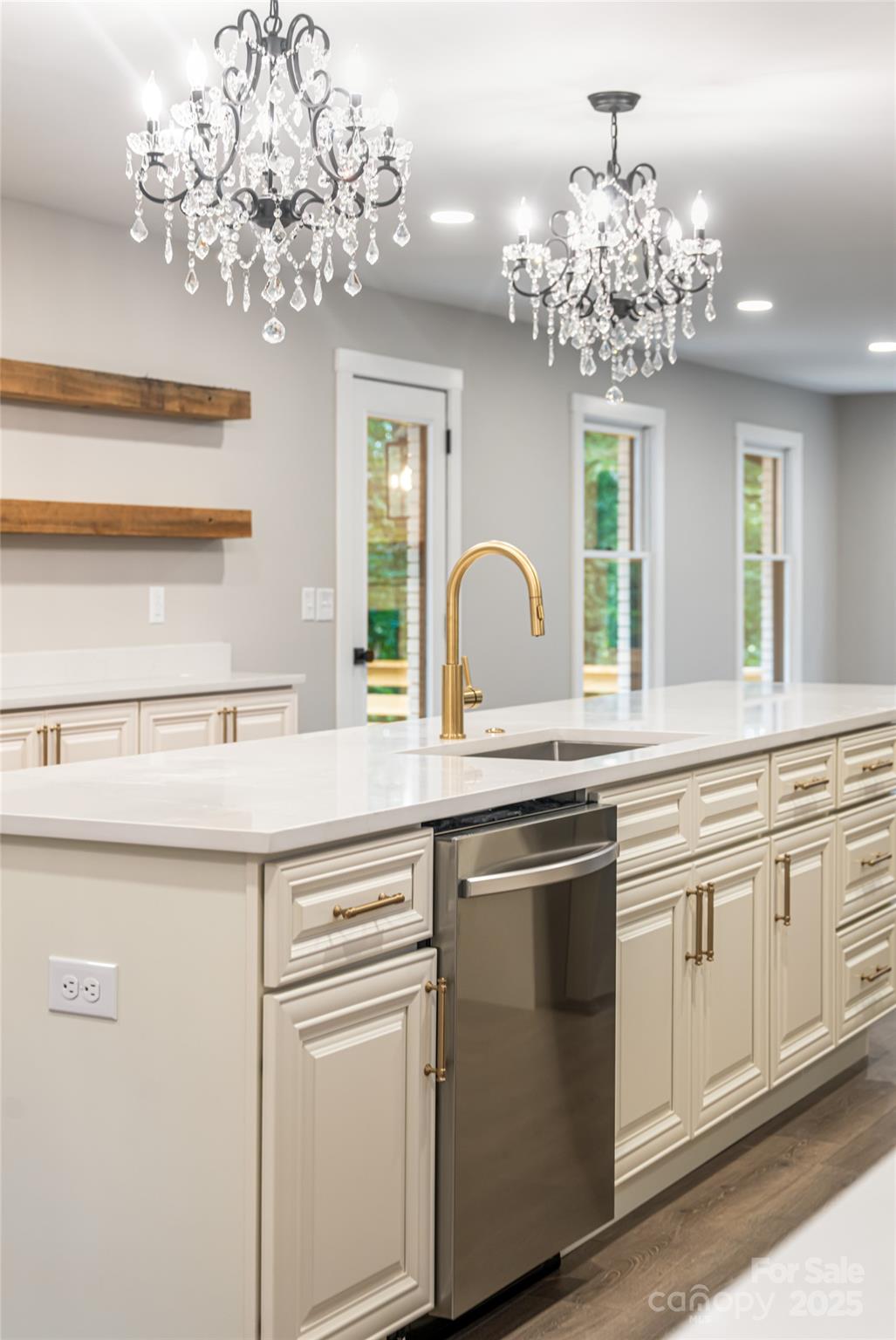 Hendersonville 15 4288122o