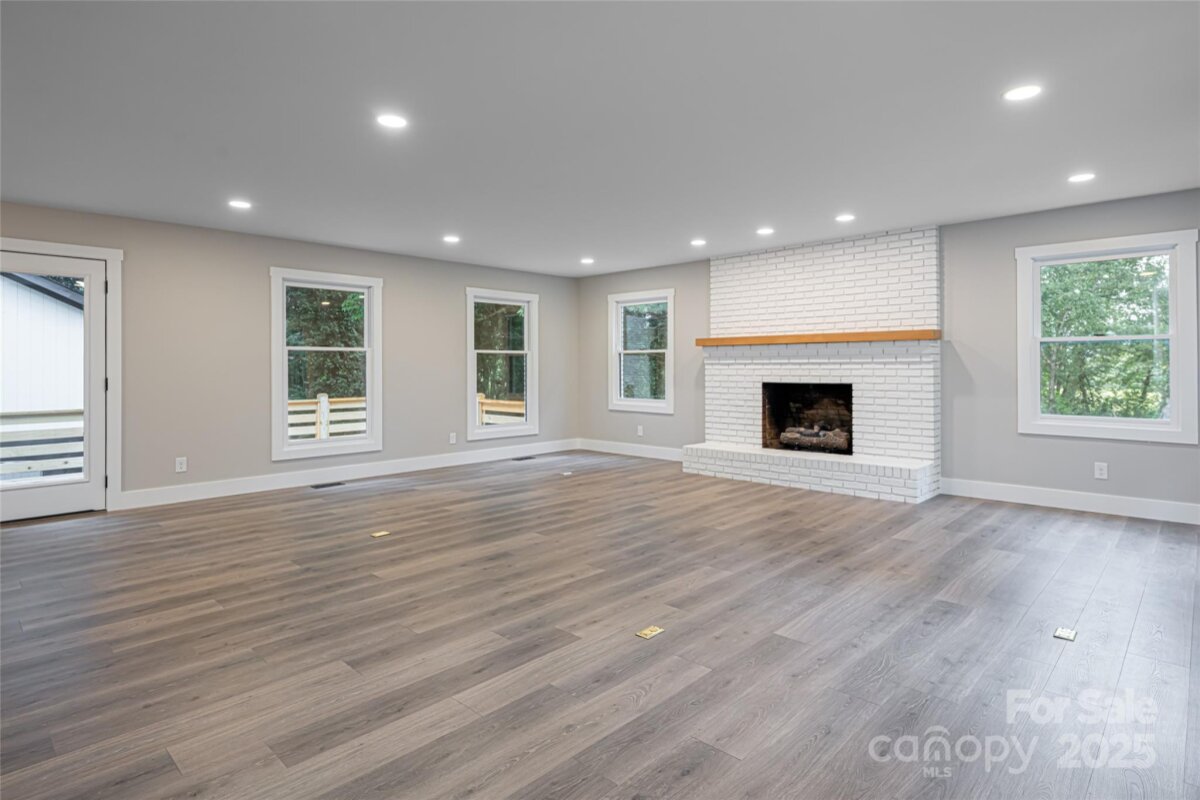 Hendersonville 17 4288122q