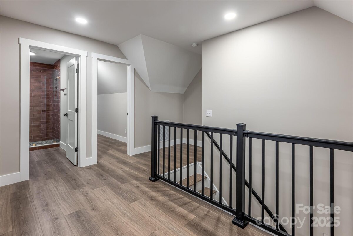 Hendersonville 23 4288122w