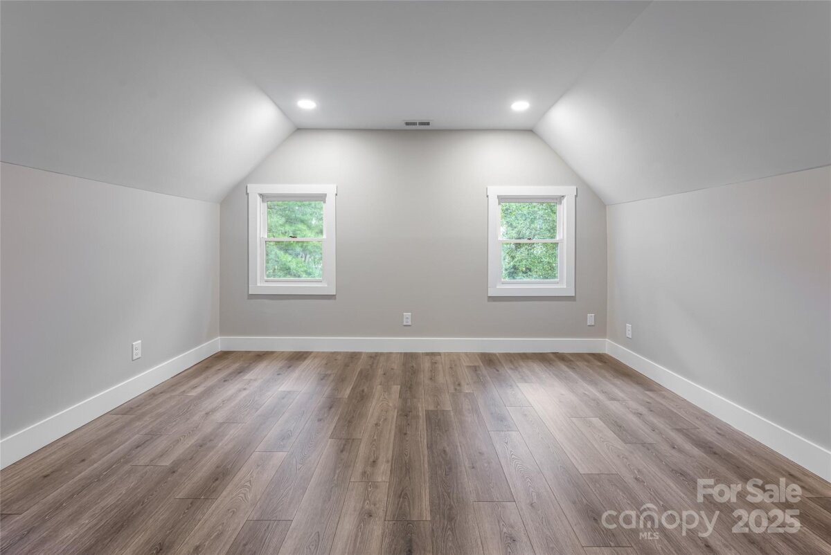 Hendersonville 25 4288122y