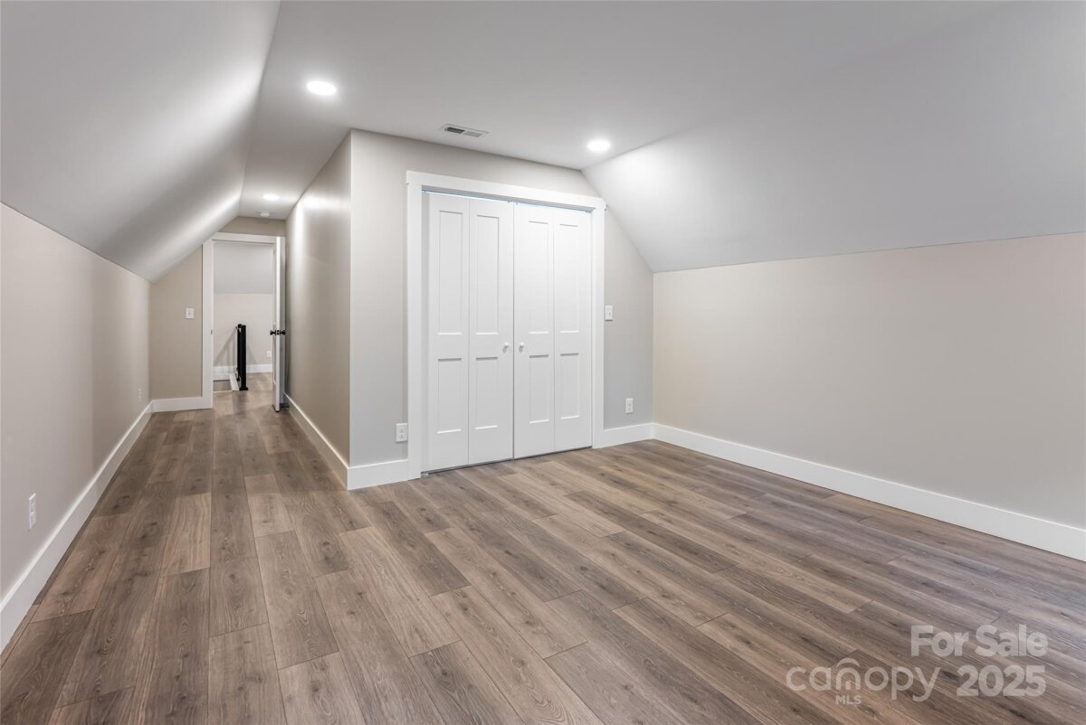 Hendersonville 26 4288122z