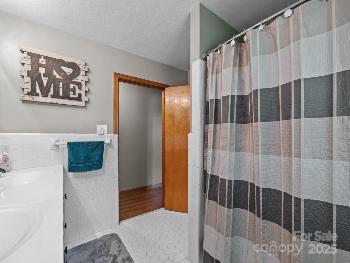 Avery Creek 22 4288417v