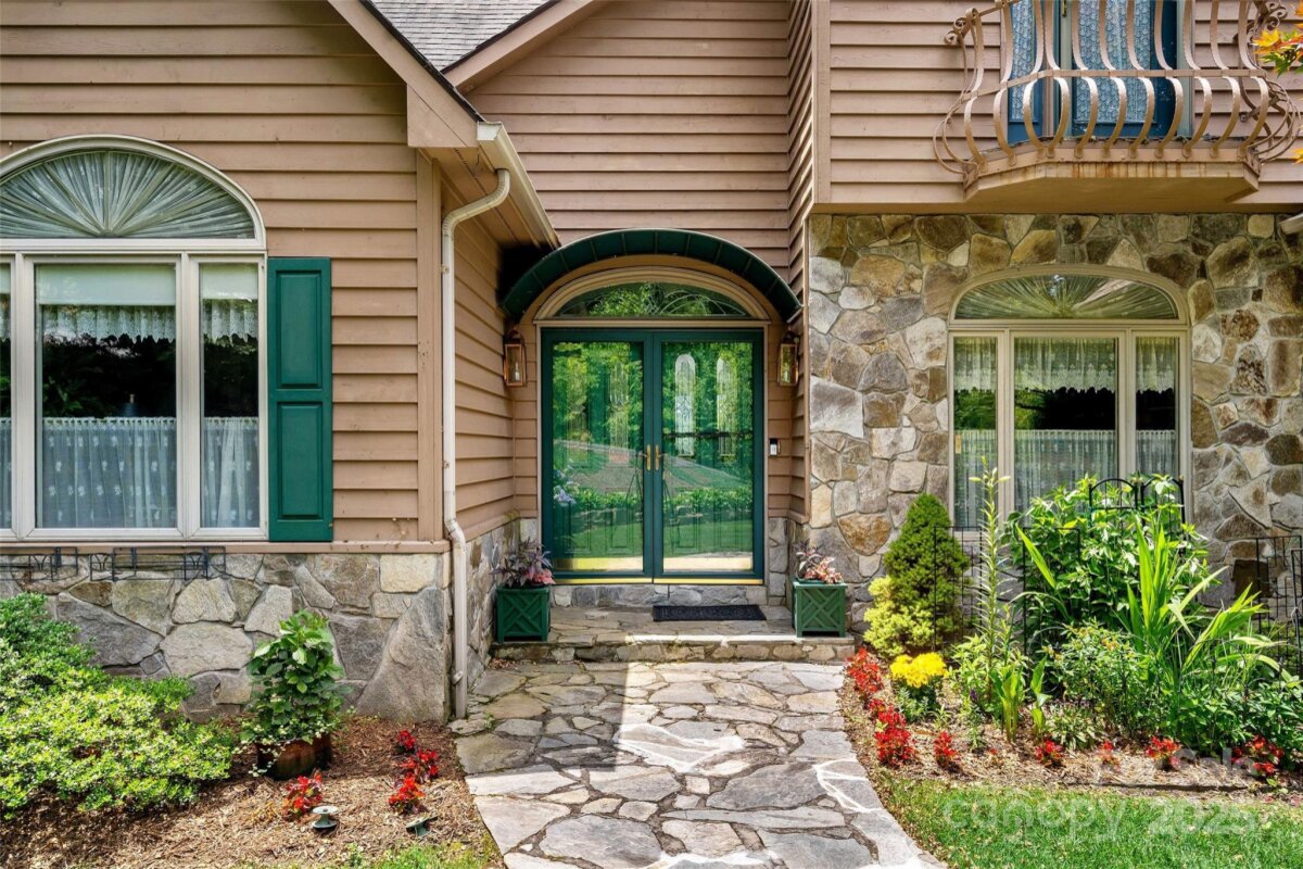 Black Mountain 11 4290483k