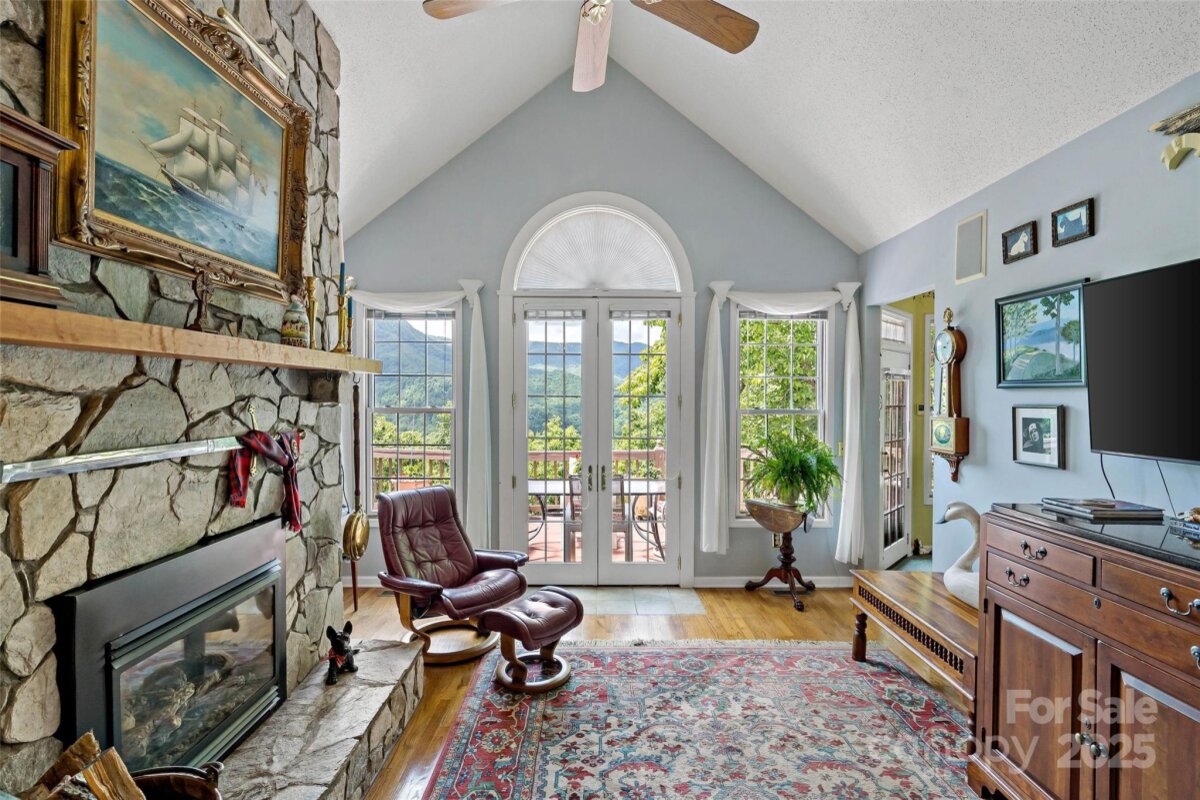 Black Mountain 17 4290483q