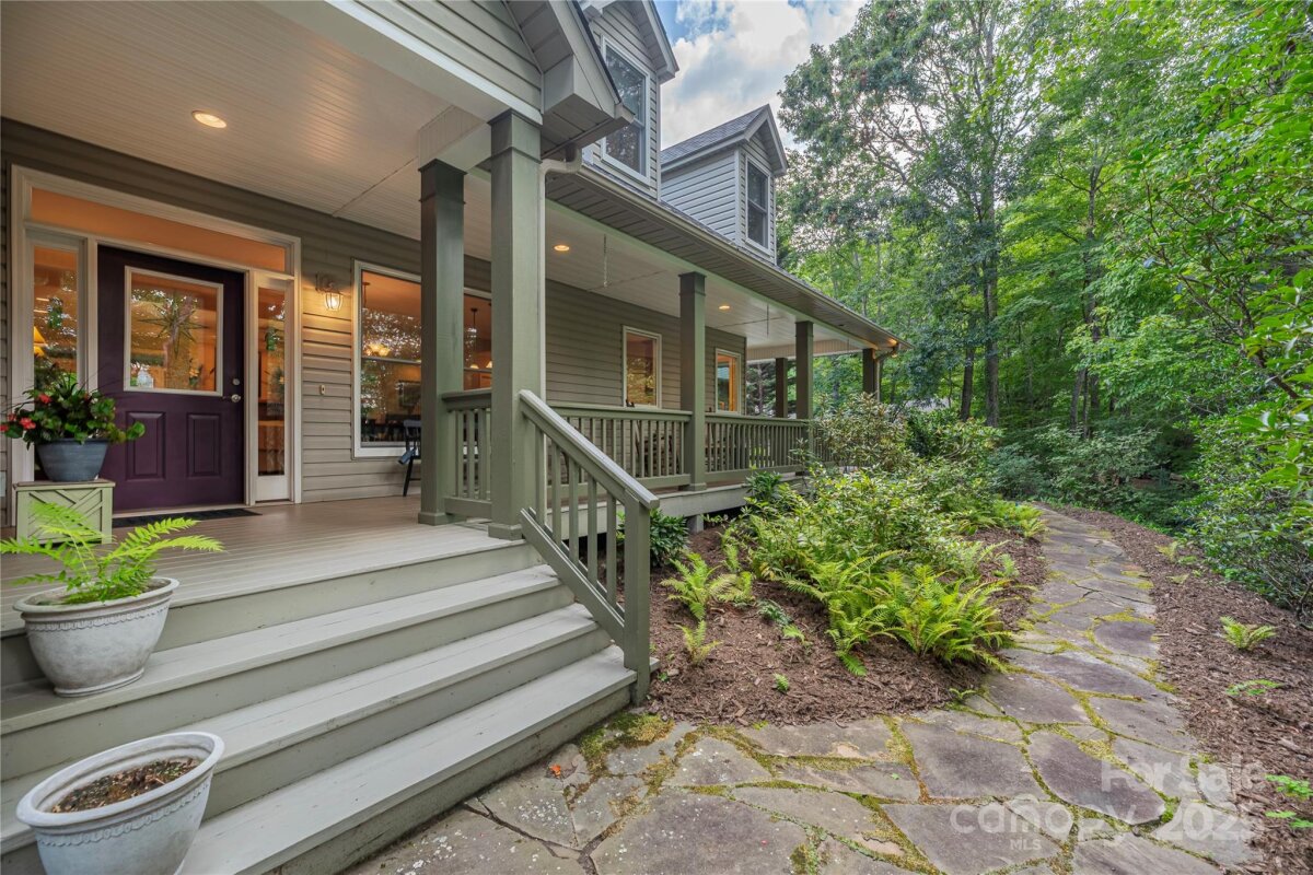 Black Mountain 4 4290952d