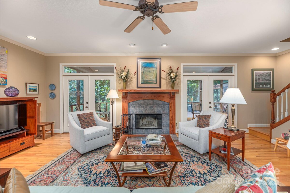 Black Mountain 9 4290952i