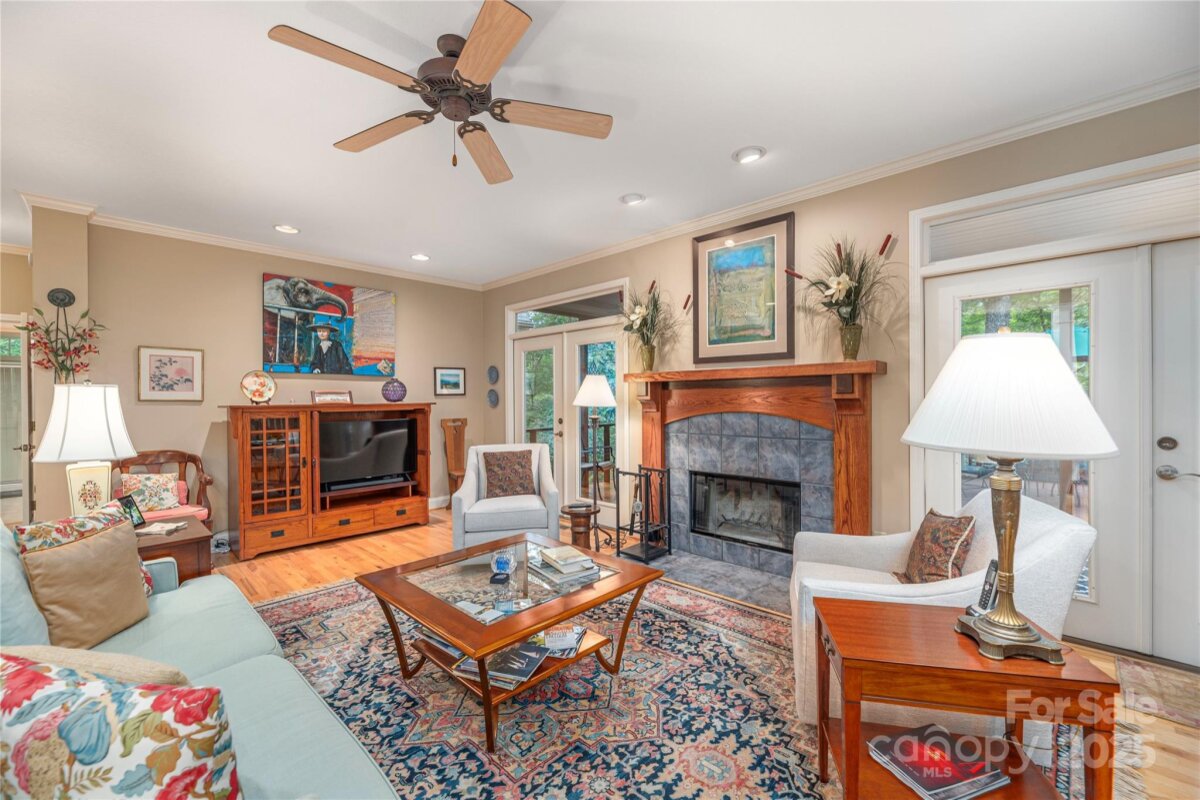 Black Mountain 10 4290952j