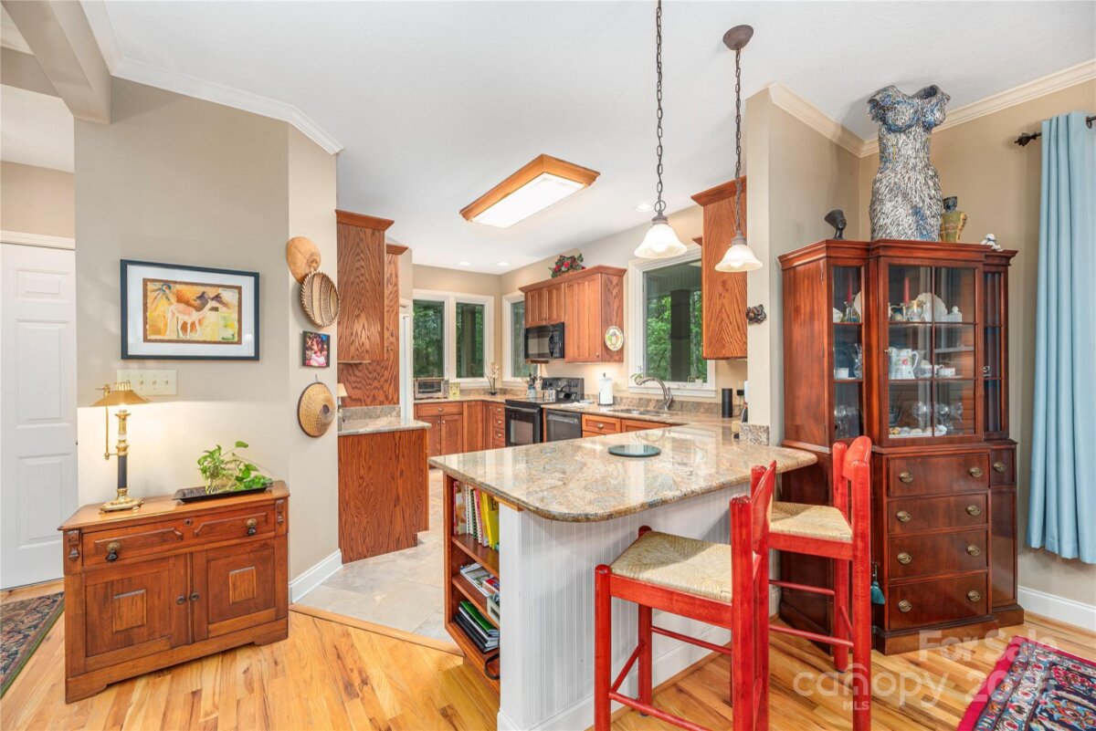 Black Mountain 12 4290952l