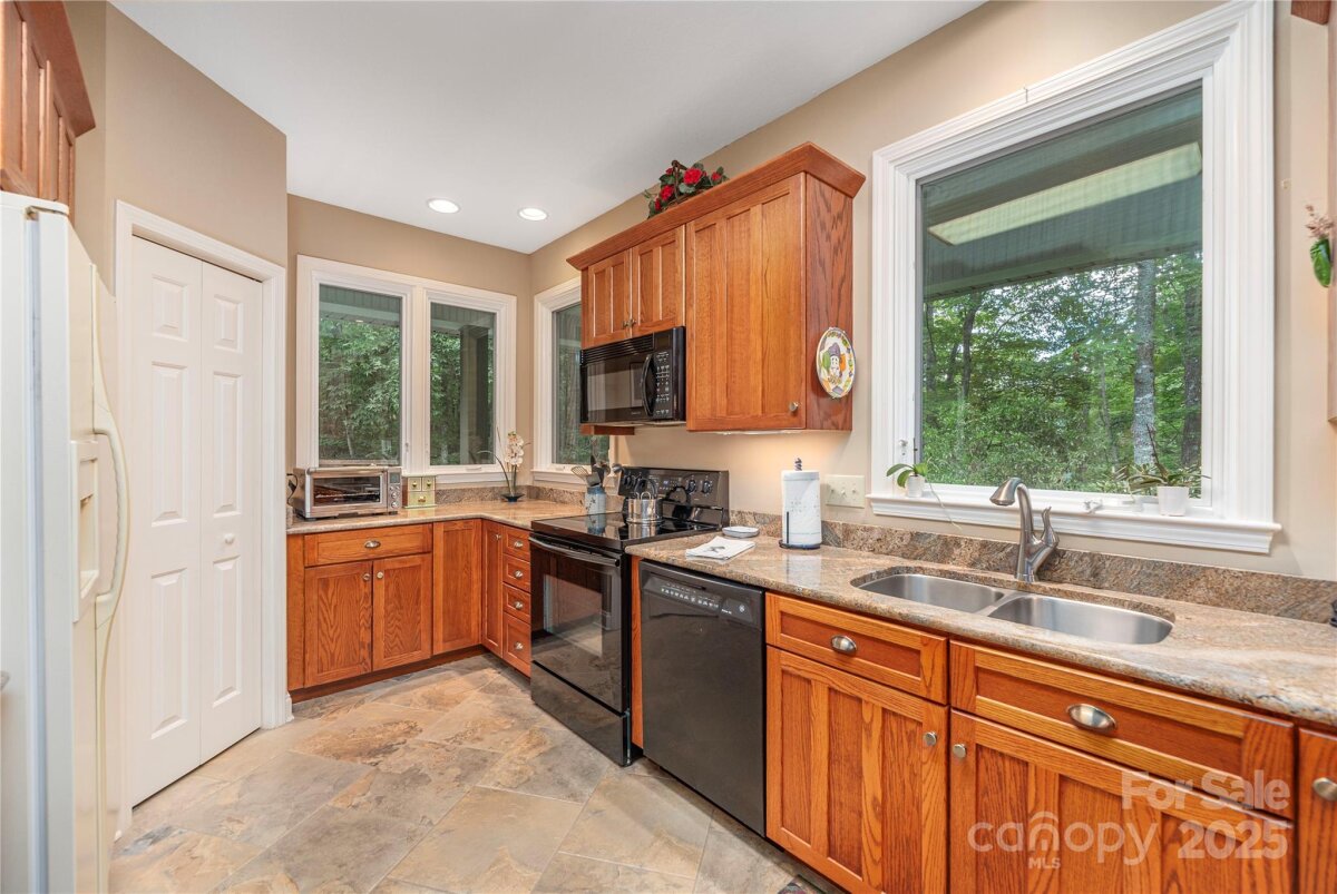 Black Mountain 13 4290952m