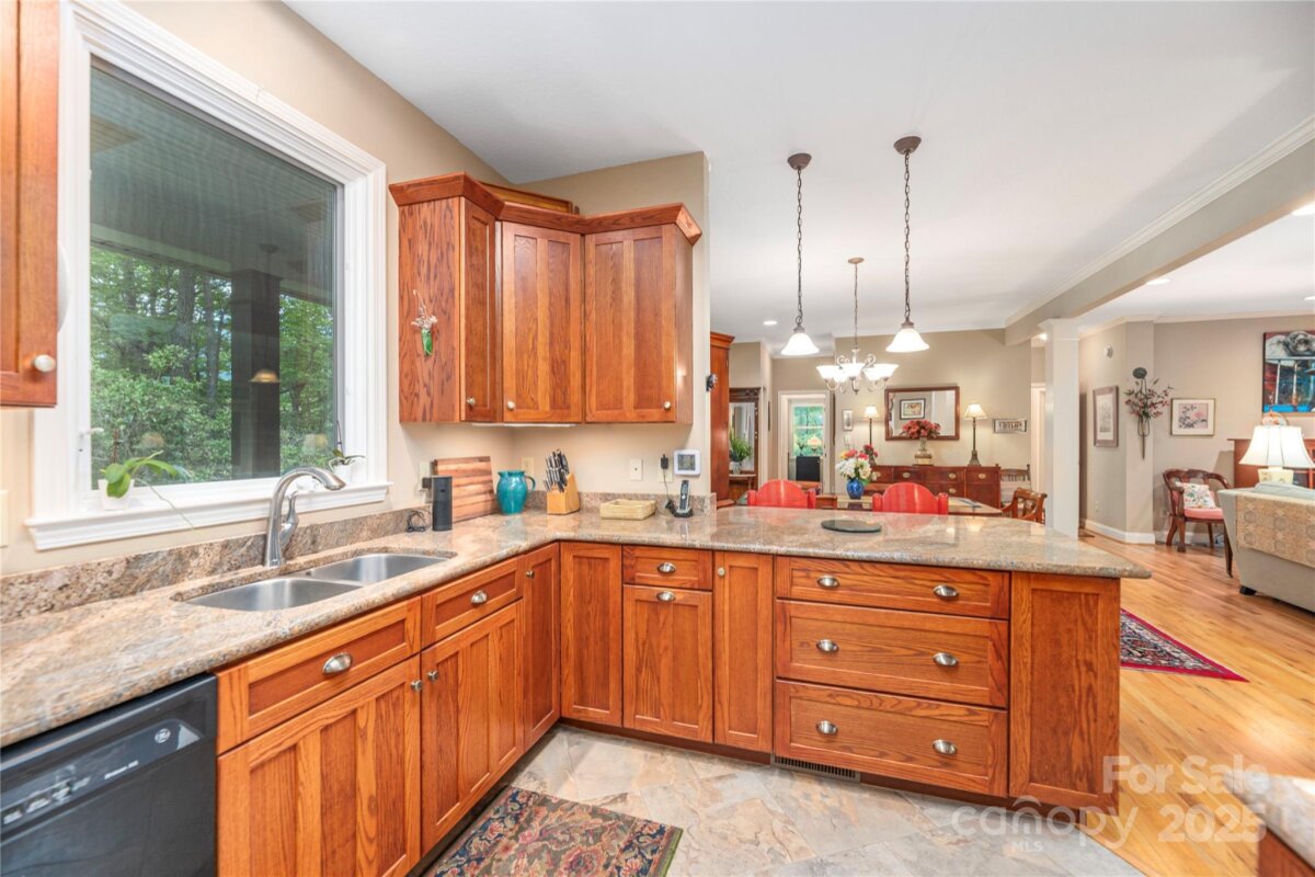 Black Mountain 14 4290952n