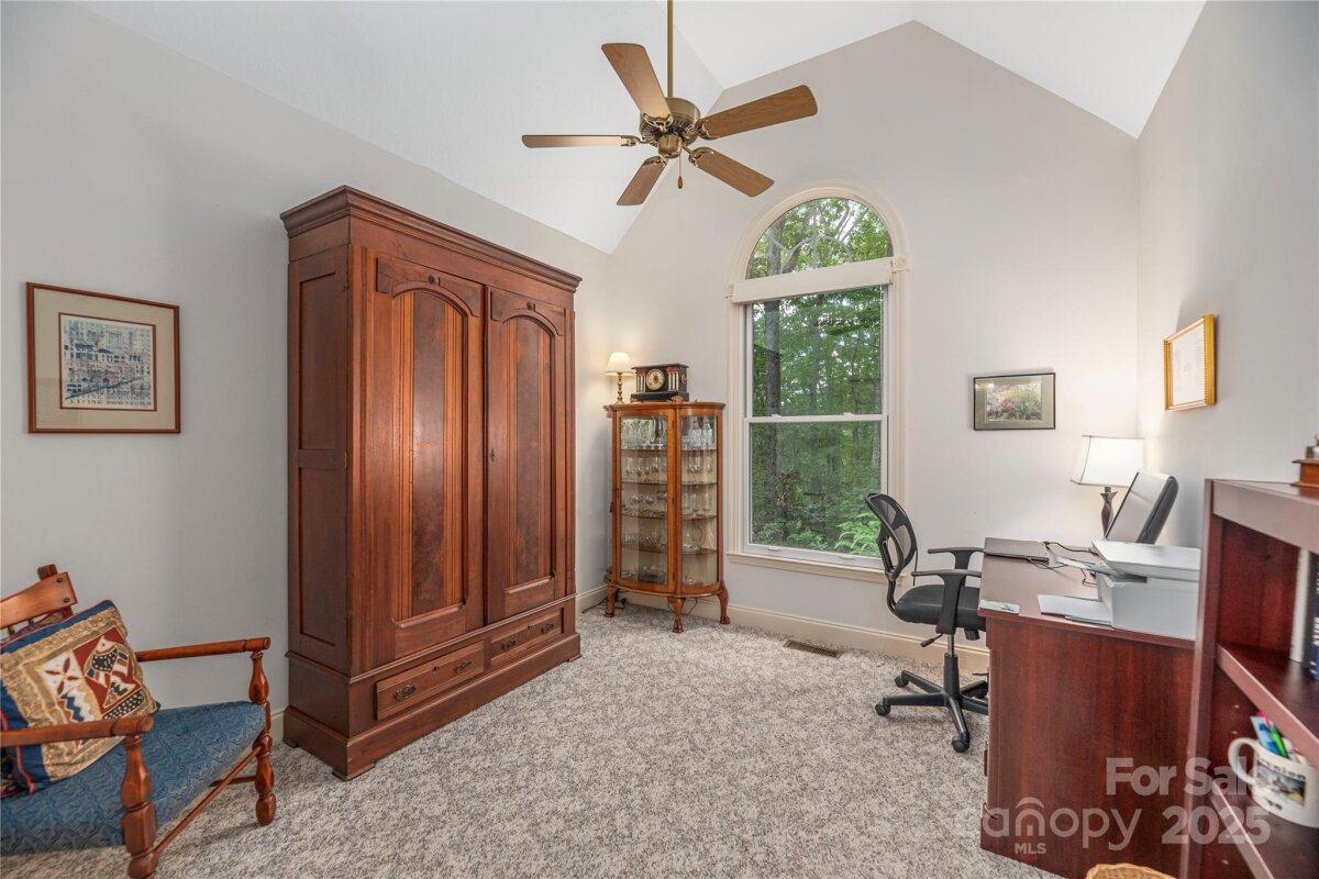 Black Mountain 22 4290952v