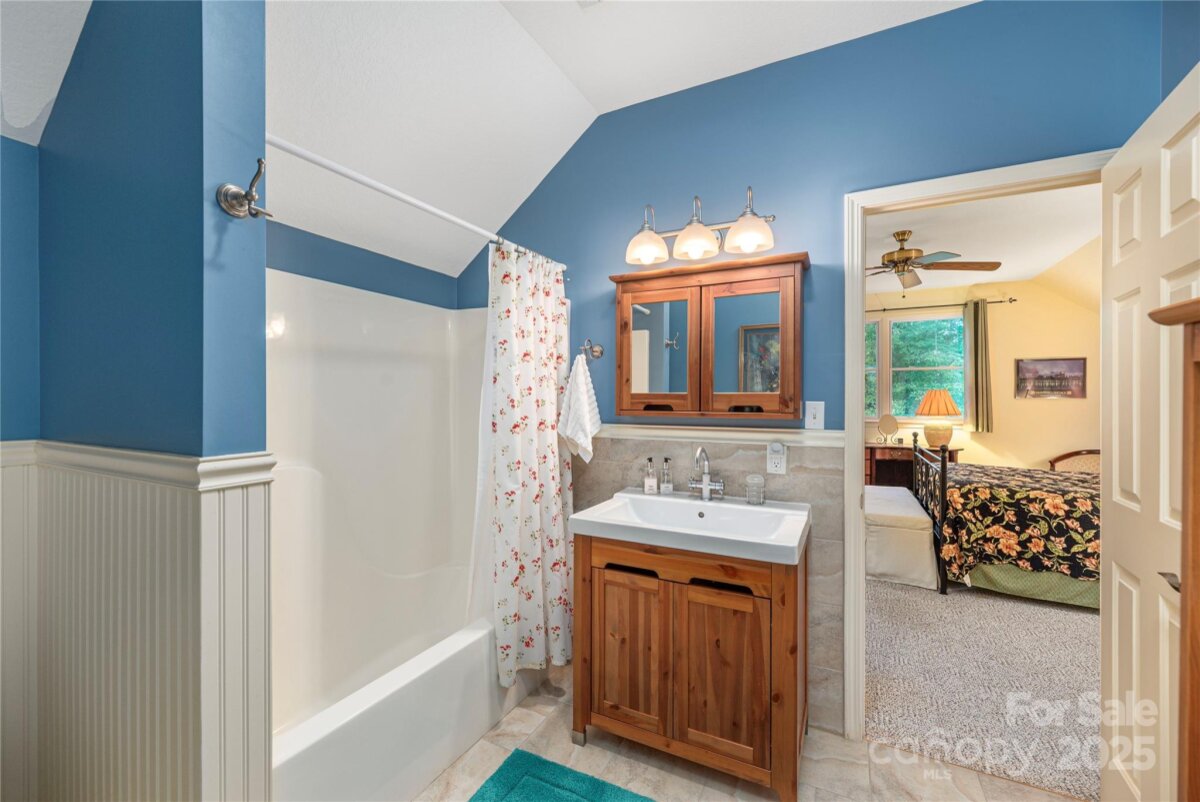 Black Mountain 26 4290952z