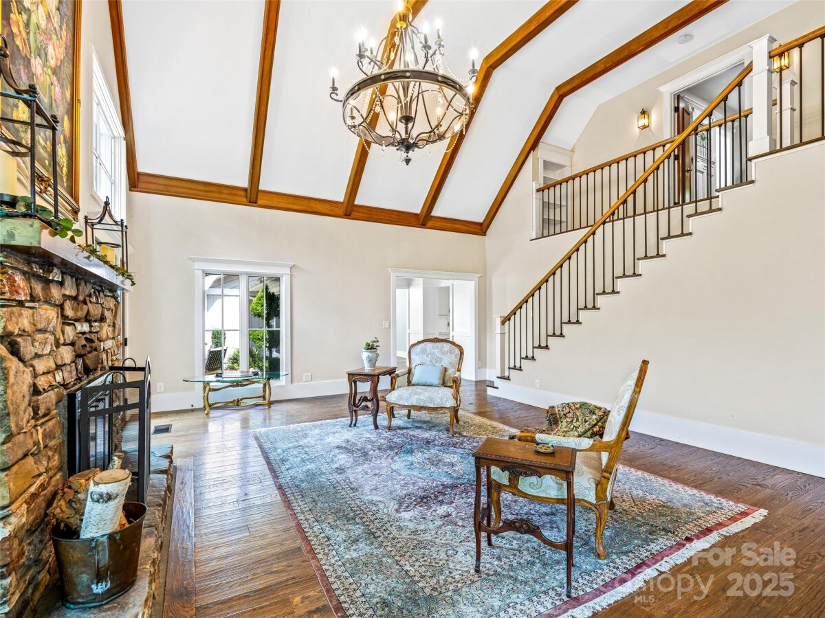 Hendersonville 12 4292557l