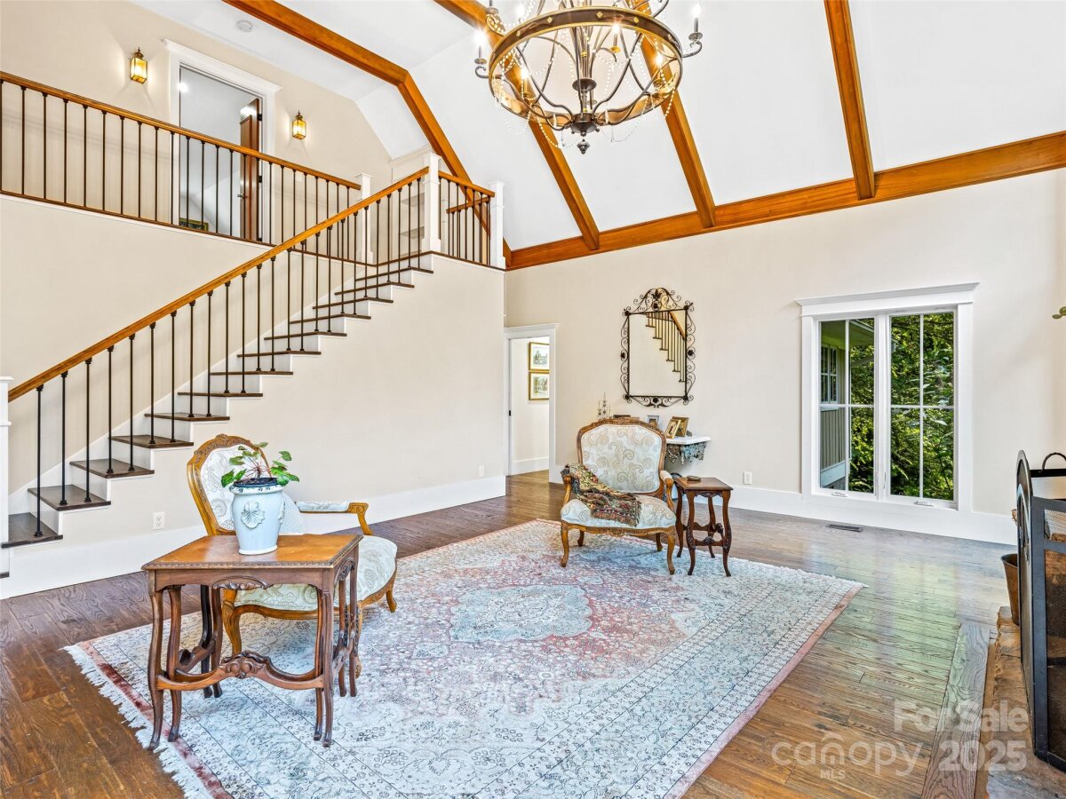 Hendersonville 13 4292557m