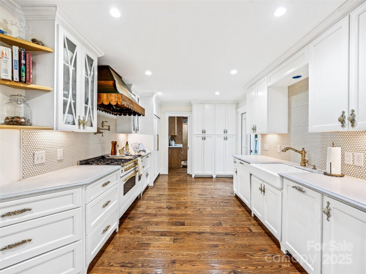 Hendersonville 16 4292557p