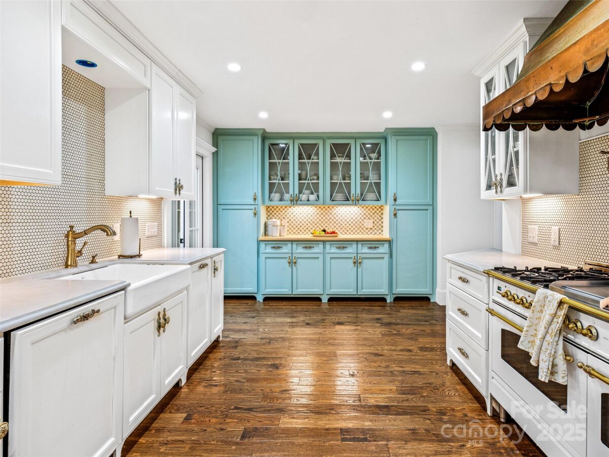 Hendersonville 18 4292557r