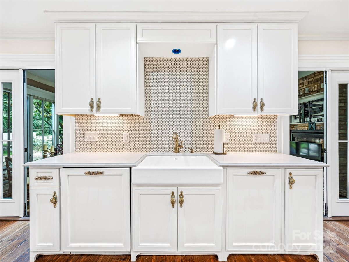 Hendersonville 19 4292557s