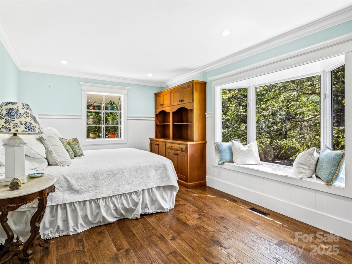 Hendersonville 25 4292557y