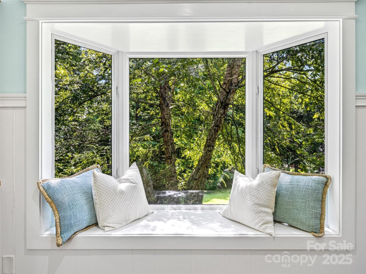 Hendersonville 26 4292557z