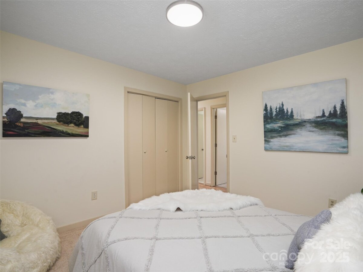 Avery Creek 17 4295273q