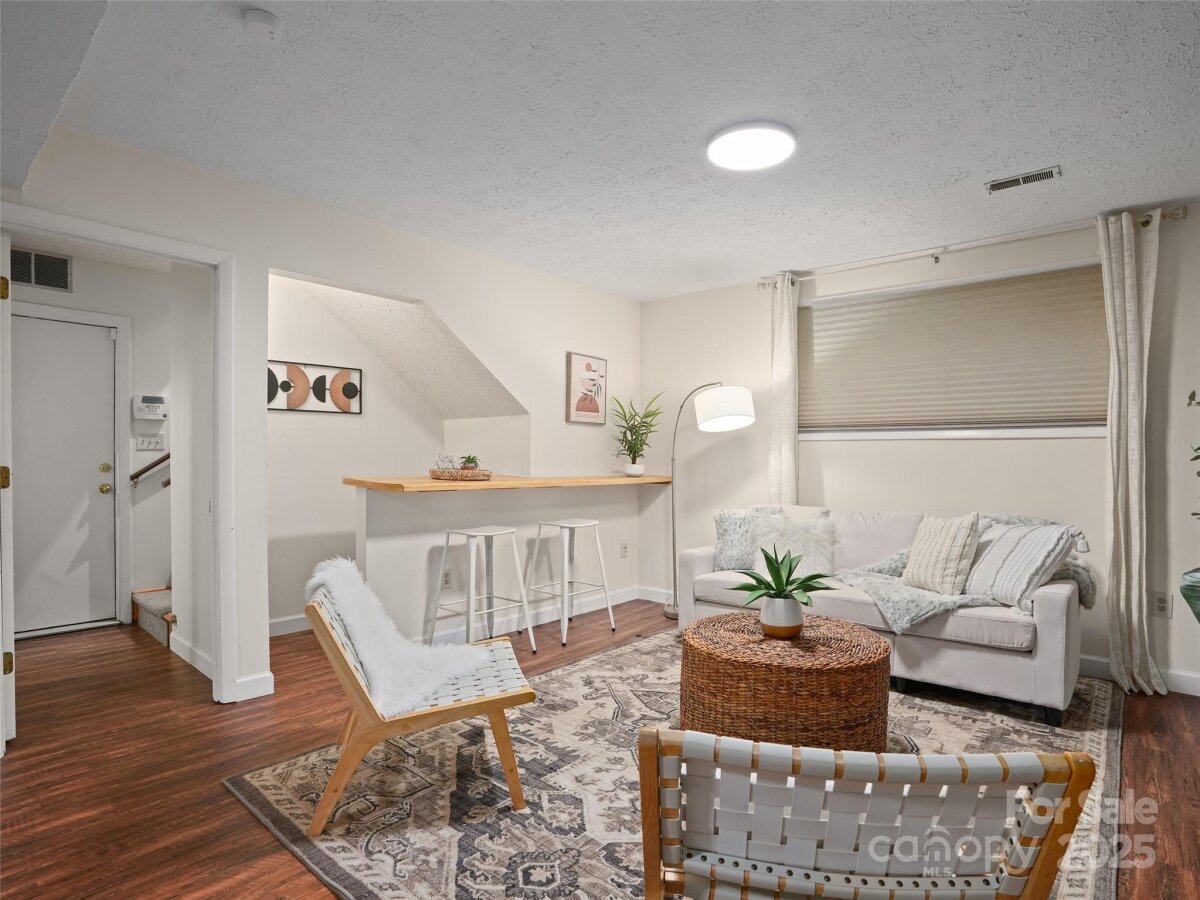 Avery Creek 22 4295273v