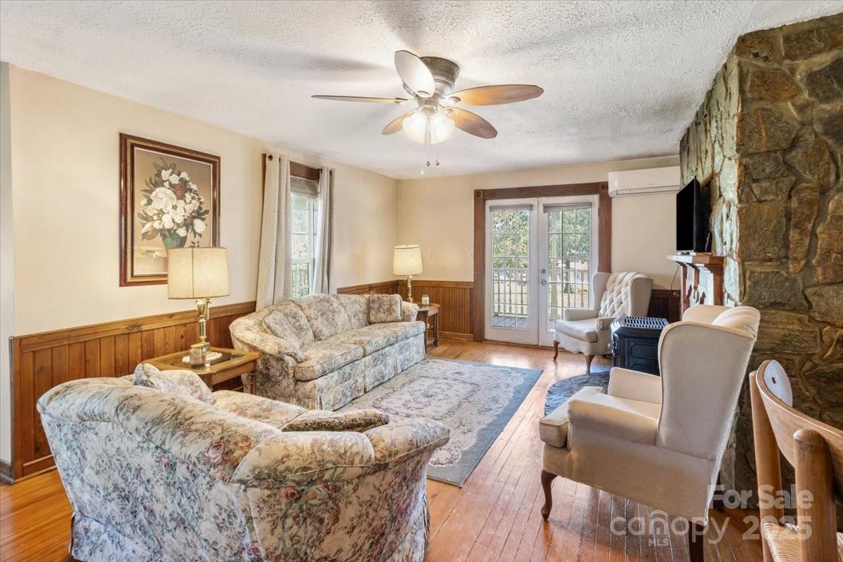 Weaverville 16 4296849p