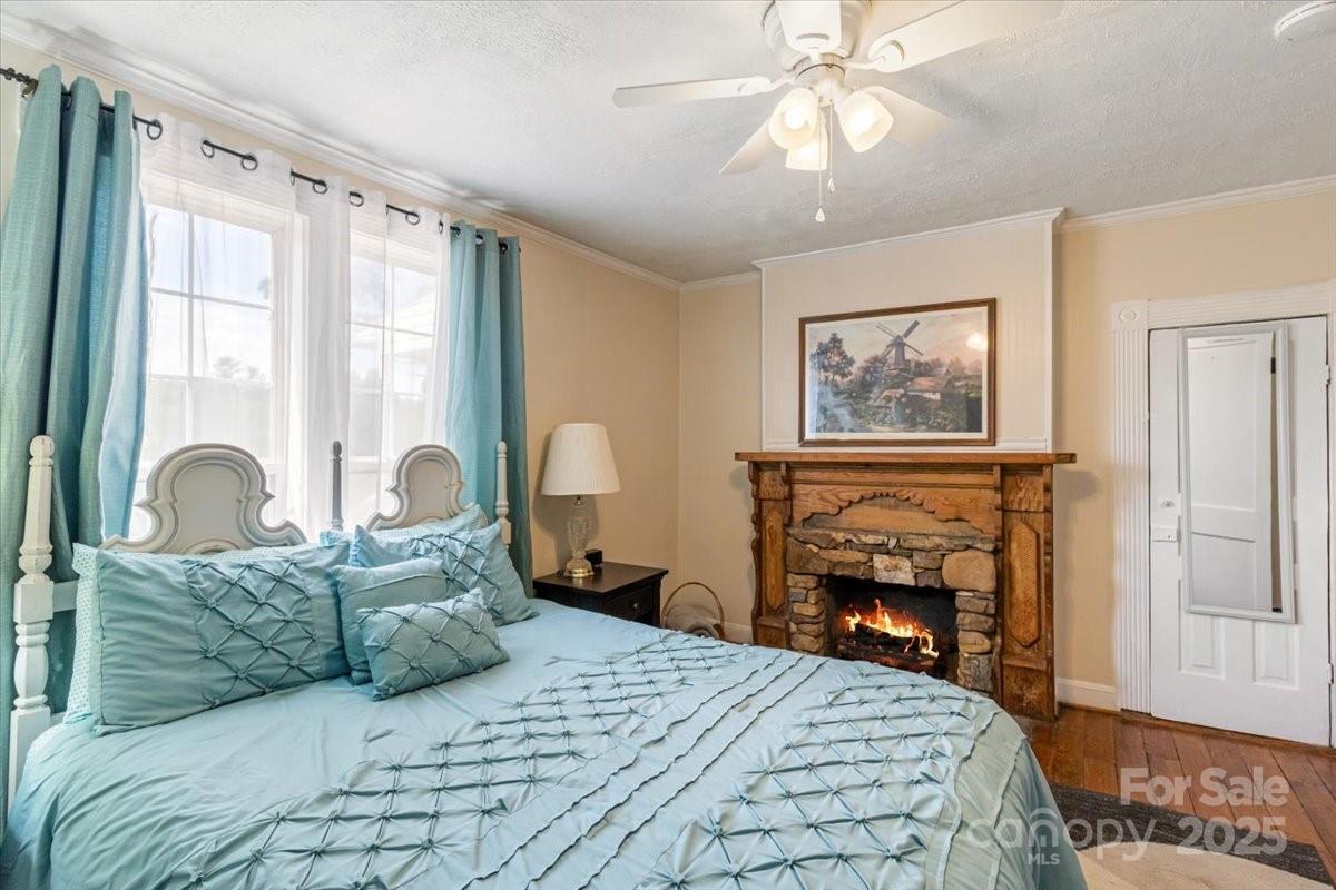 Weaverville 23 4296849w