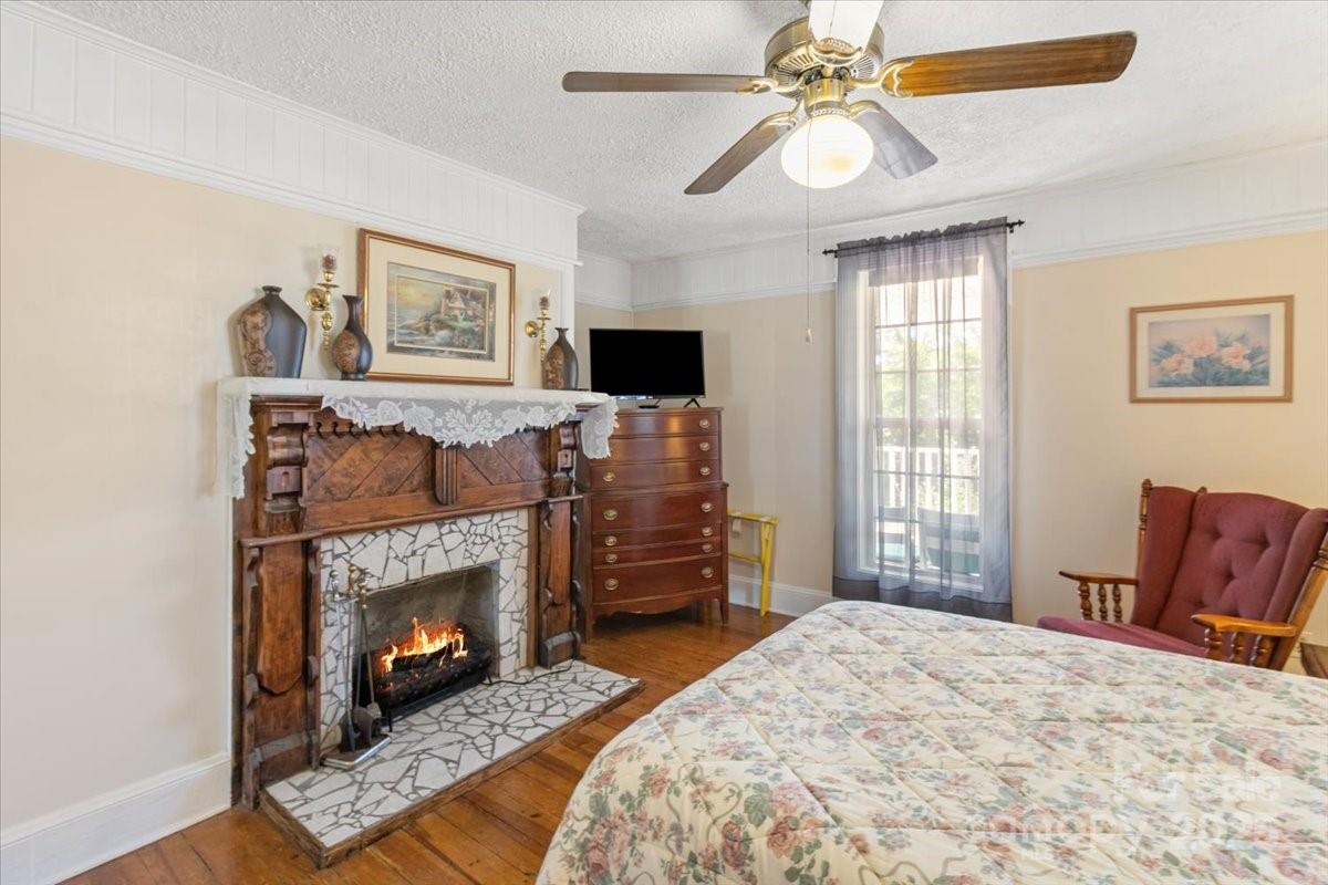 Weaverville 25 4296849y