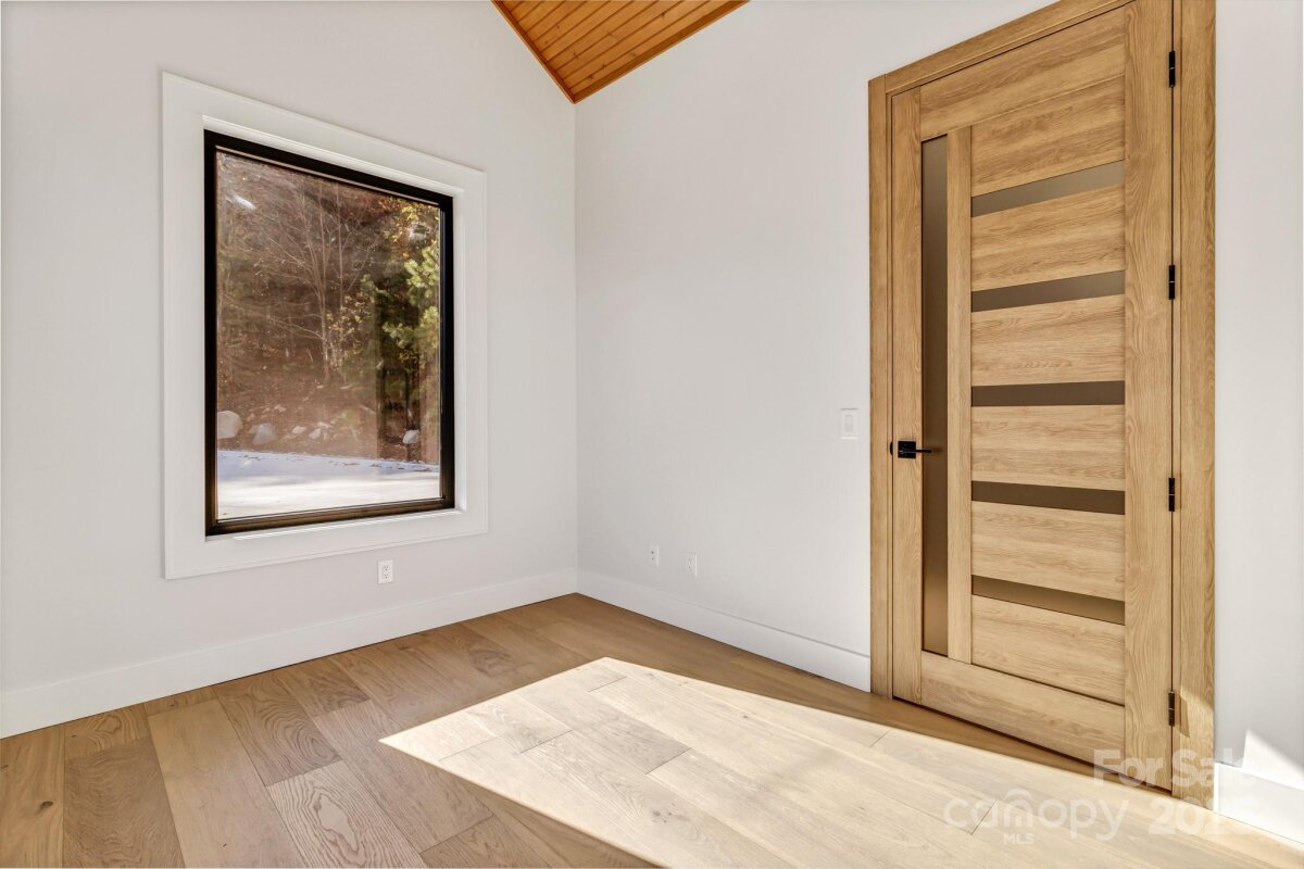 Avery Creek 9 4296930i