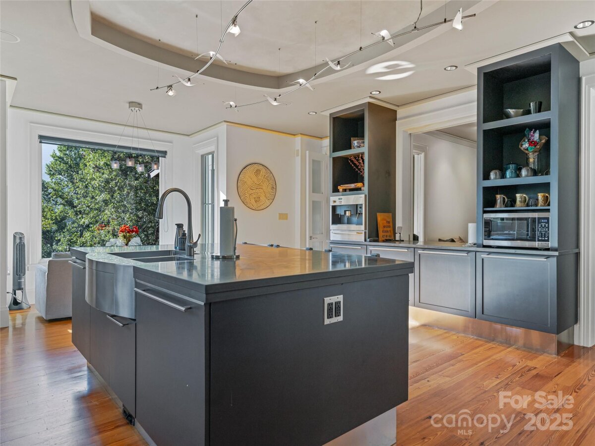 Weaverville 16 4299156p