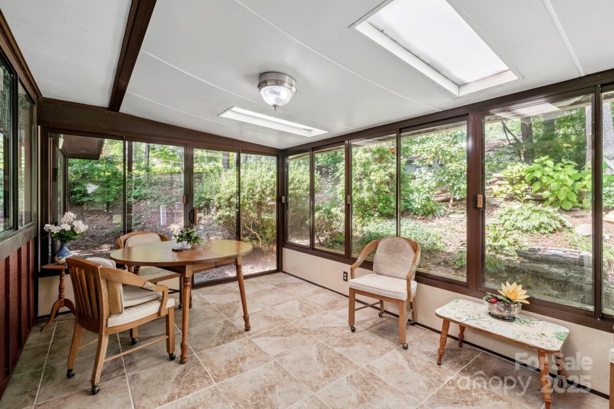 Avery Creek 17 4299721q