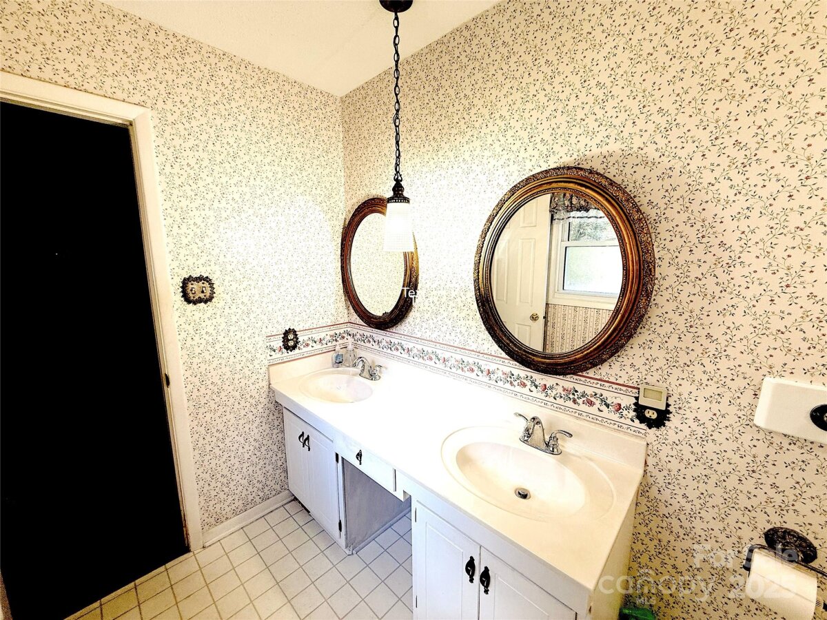 Avery Creek 15 4300321o