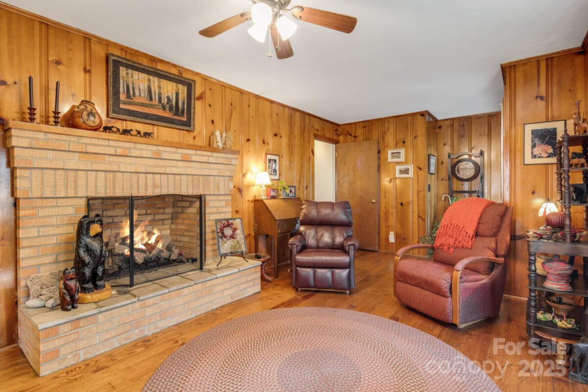 Flat Rock 8 4301582h