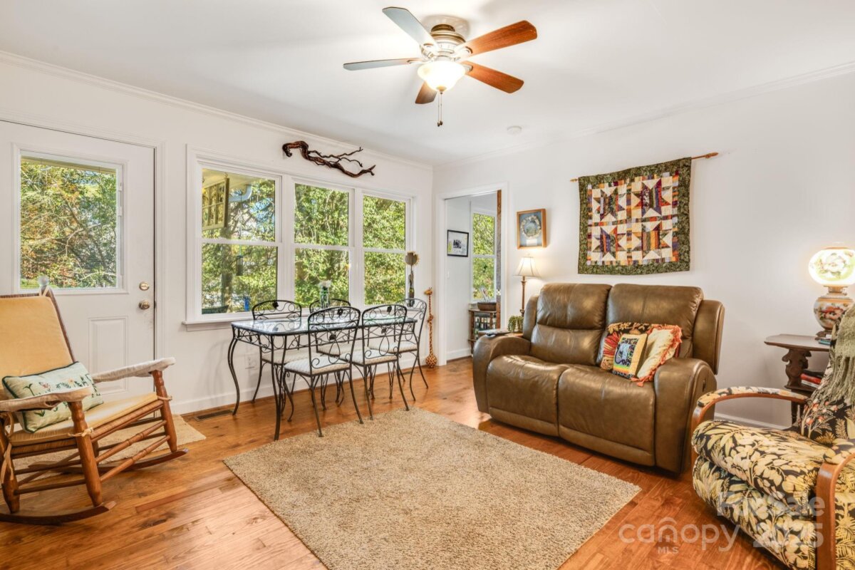 Flat Rock 15 4301582o